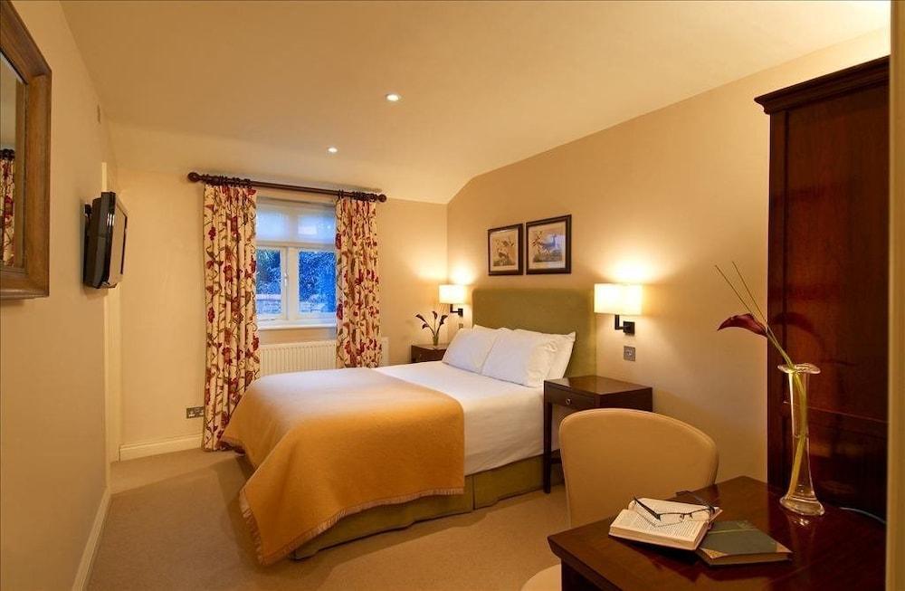 The Carnarvon Arms Hotel Newbury  Exterior photo