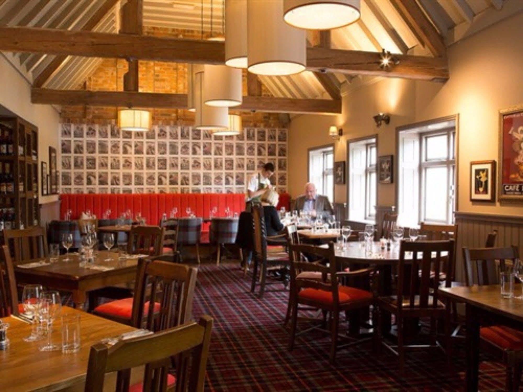 The Carnarvon Arms Hotel Newbury  Exterior photo